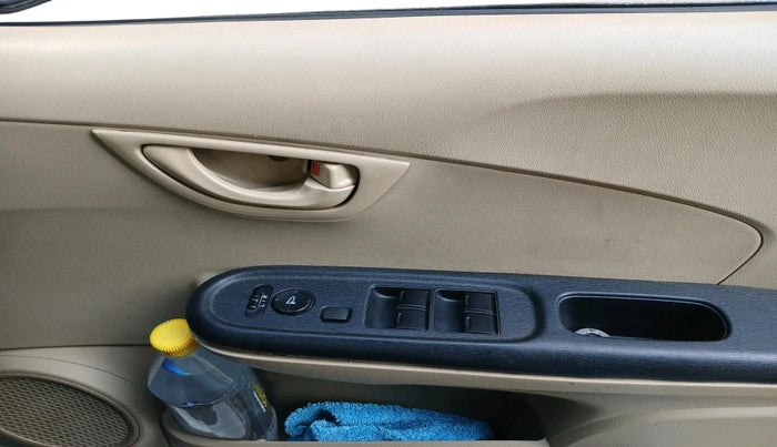 2015 Honda Amaze 1.2L I-VTEC S, Petrol, Manual, 1,19,412 km, interior