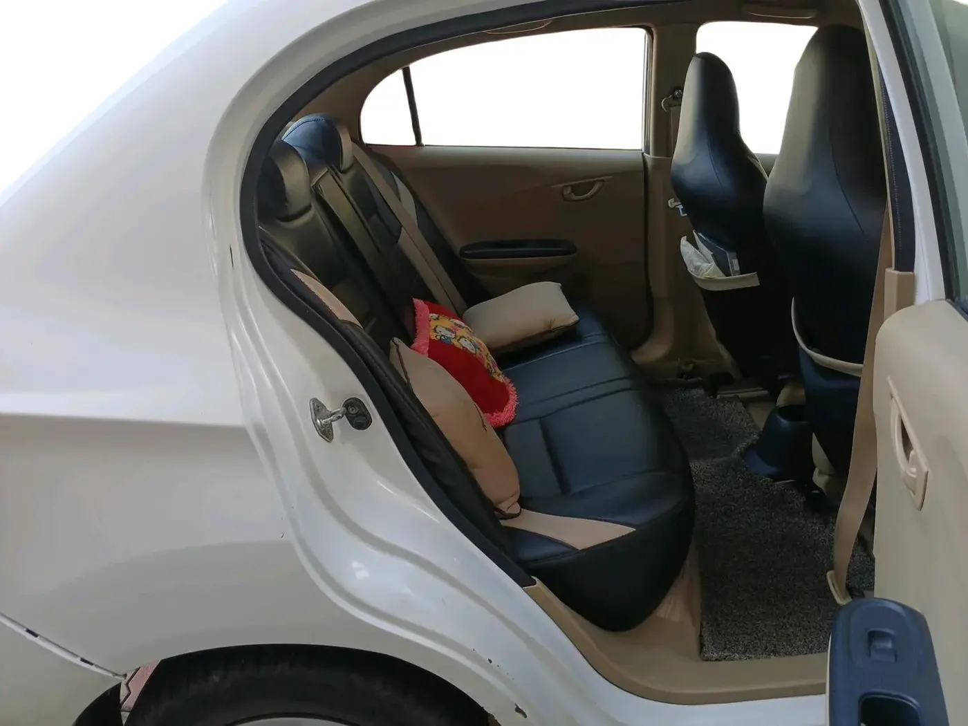 2015 Honda Amaze 1.2L I-VTEC S, Petrol, Manual, 1,19,412 km, interior