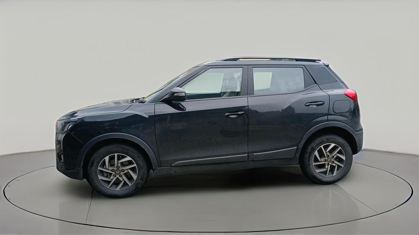 2023 Mahindra XUV300 W8 (O) 1.5 DIESEL, Diesel, Manual, 39,798 km, exterior