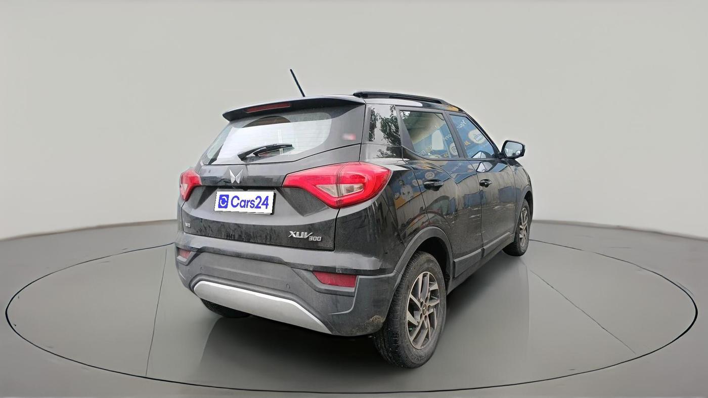 2023 Mahindra XUV300 W8 (O) 1.5 DIESEL, Diesel, Manual, 39,798 km, exterior