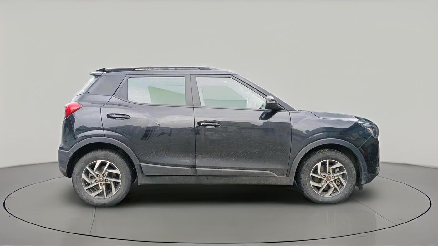 2023 Mahindra XUV300 W8 (O) 1.5 DIESEL, Diesel, Manual, 39,798 km, exterior