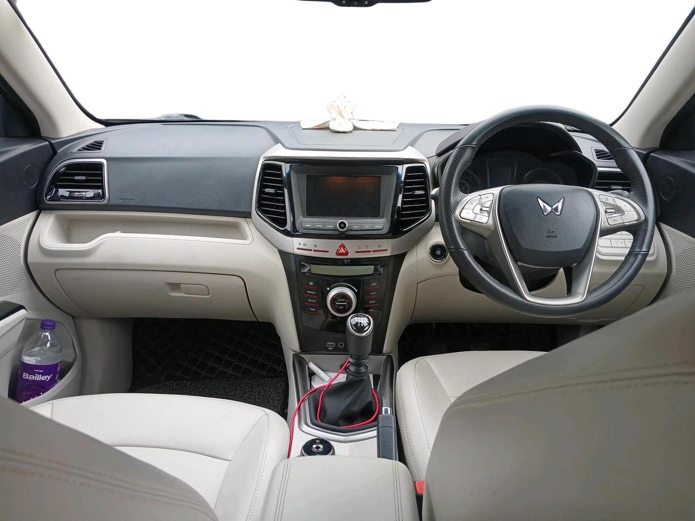 2023 Mahindra XUV300 W8 (O) 1.5 DIESEL, Diesel, Manual, 39,798 km, interior