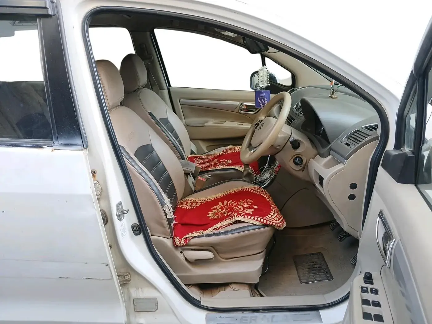 2016 Maruti Ertiga VDI SHVS, Diesel, Manual, 2,49,334 km, interior