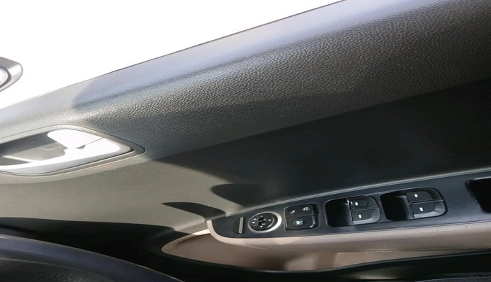 2017 Hyundai Grand i10 SPORTZ (O) 1.2 U2 CRDI, Diesel, Manual, 1,64,252 km, interior