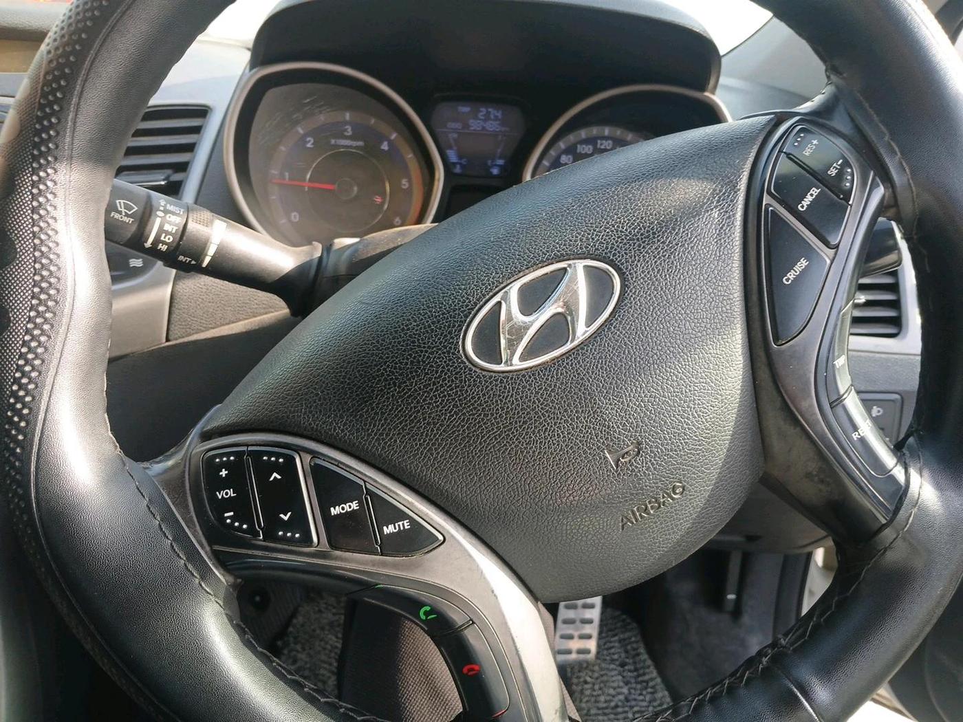 2015 Hyundai New Elantra 1.6 SX MT DIESEL, Diesel, Manual, 98,486 km, interior