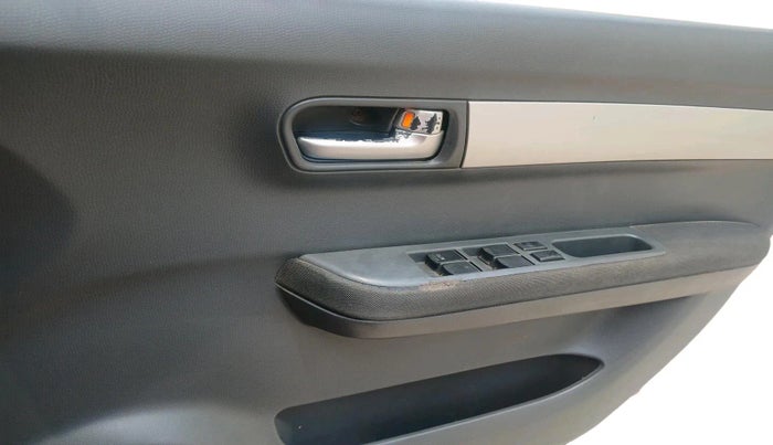 2010 Maruti Swift VXI, CNG, Manual, 1,44,391 km, interior