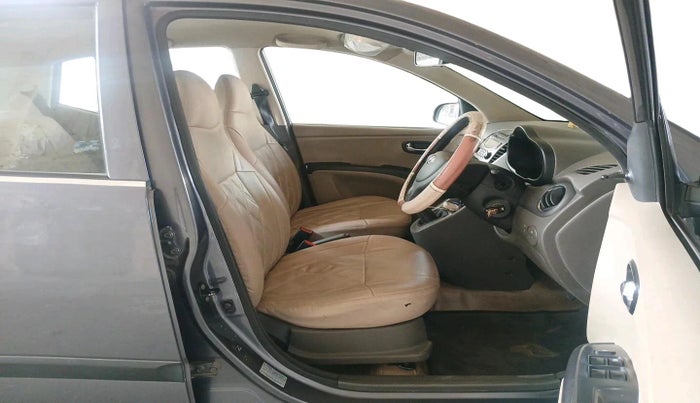 2015 Hyundai i10 SPORTZ 1.1, Petrol, Manual, 2,08,099 km, interior