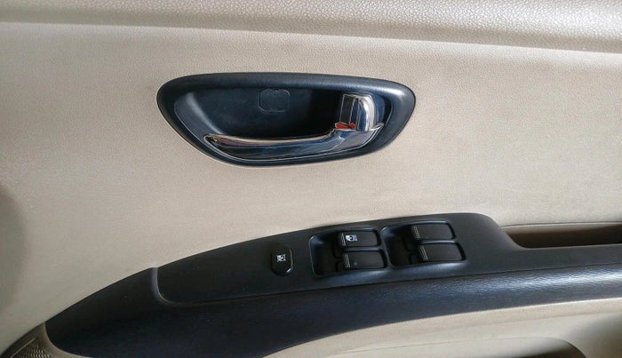 2015 Hyundai i10 SPORTZ 1.1, Petrol, Manual, 2,08,099 km, interior