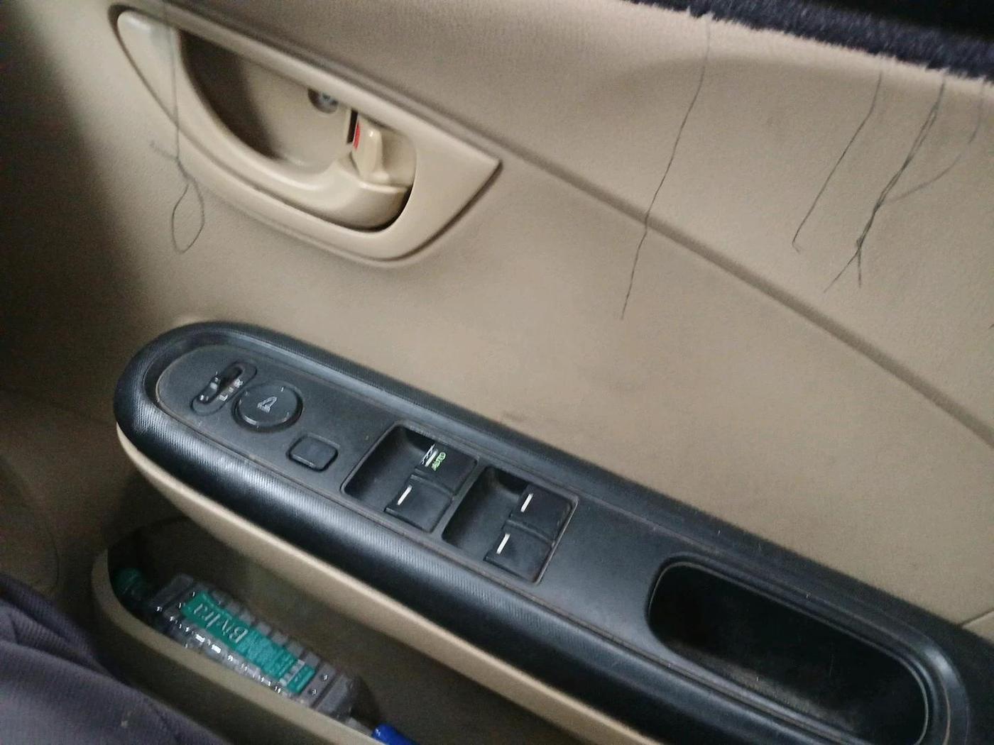 2015 Honda Mobilio 1.5L I-VTEC S, CNG, Manual, 1,02,959 km, interior