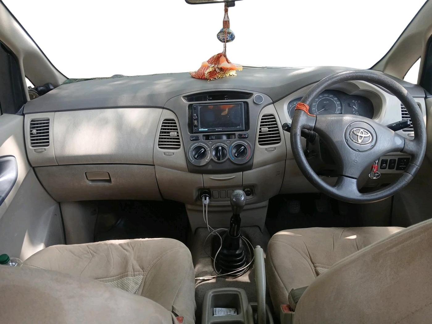 2009 Toyota Innova 2.5 G2, Diesel, Manual, 4,90,021 km, interior