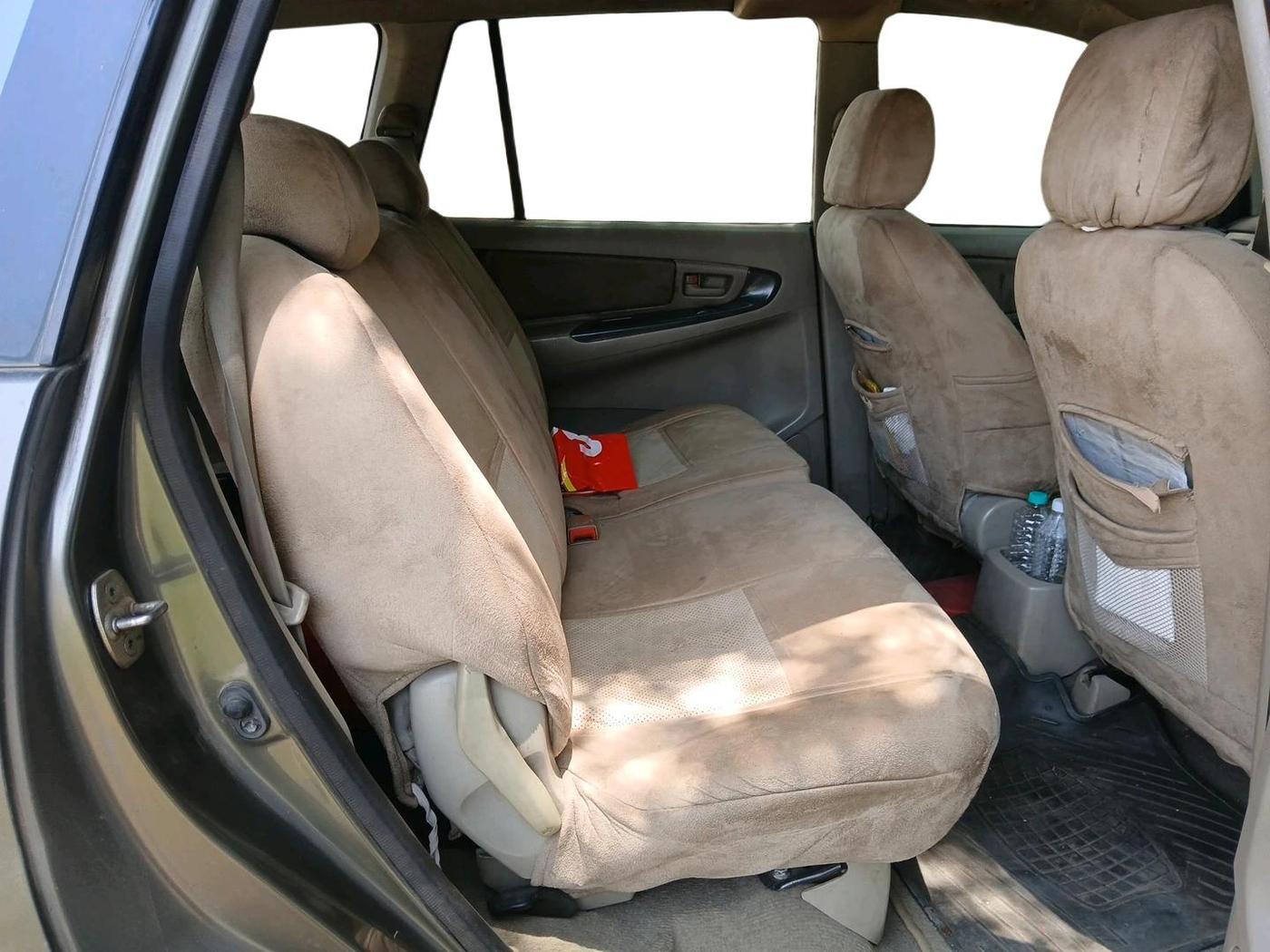 2009 Toyota Innova 2.5 G2, Diesel, Manual, 4,90,021 km, interior