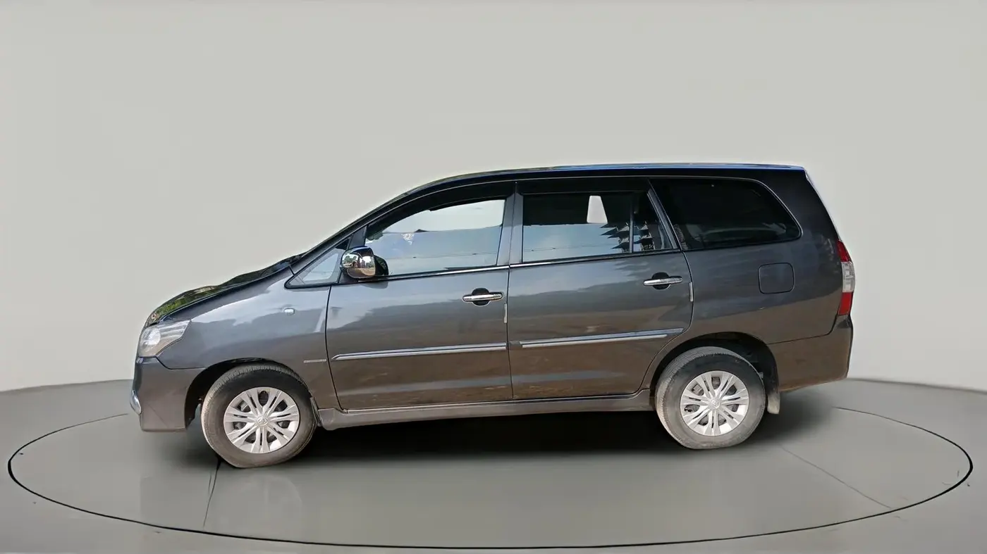 2012 Toyota Innova GX 2.5 7 STR, Diesel, Manual, 3,24,000 km, exterior