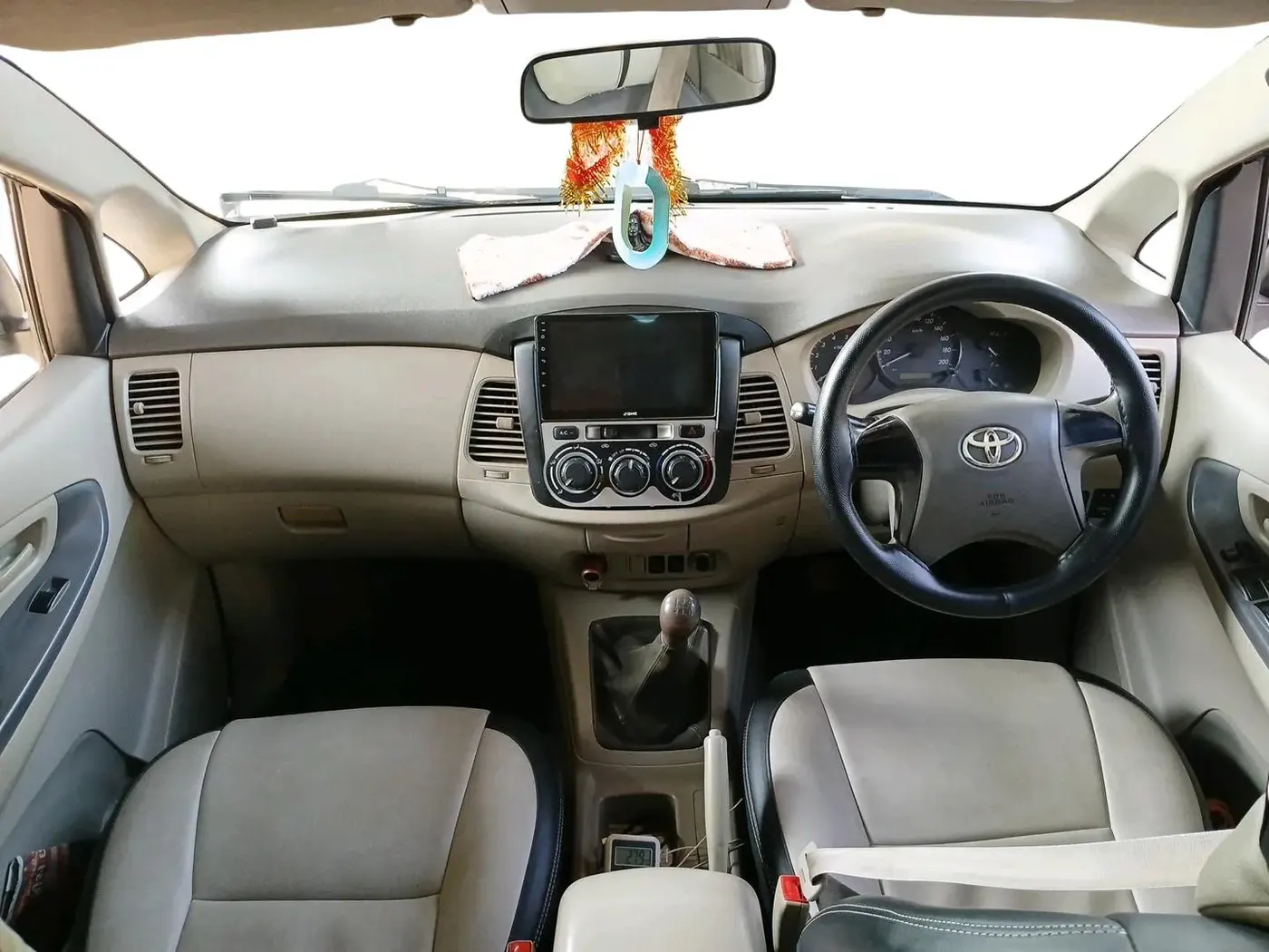 2012 Toyota Innova GX 2.5 7 STR, Diesel, Manual, 3,24,000 km, interior