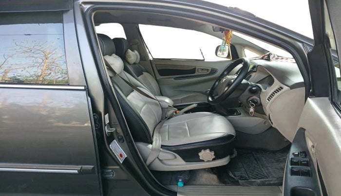 2012 Toyota Innova 2.5 G 7 STR, Diesel, Manual, 3,20,433 km, interior