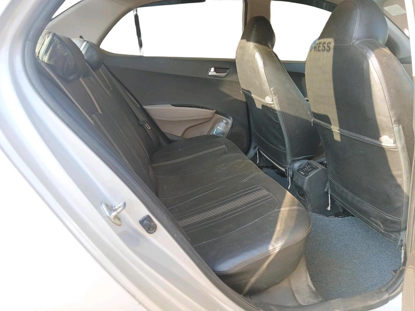 2015 Hyundai Xcent BASE 1.2, Petrol, Manual, 1,05,802 km, interior