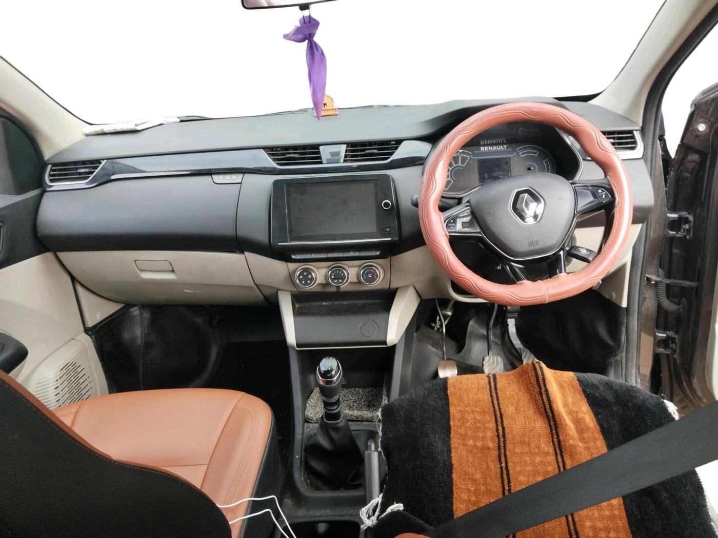 2022 Renault TRIBER RXT, Petrol, Manual, 60,093 km, interior