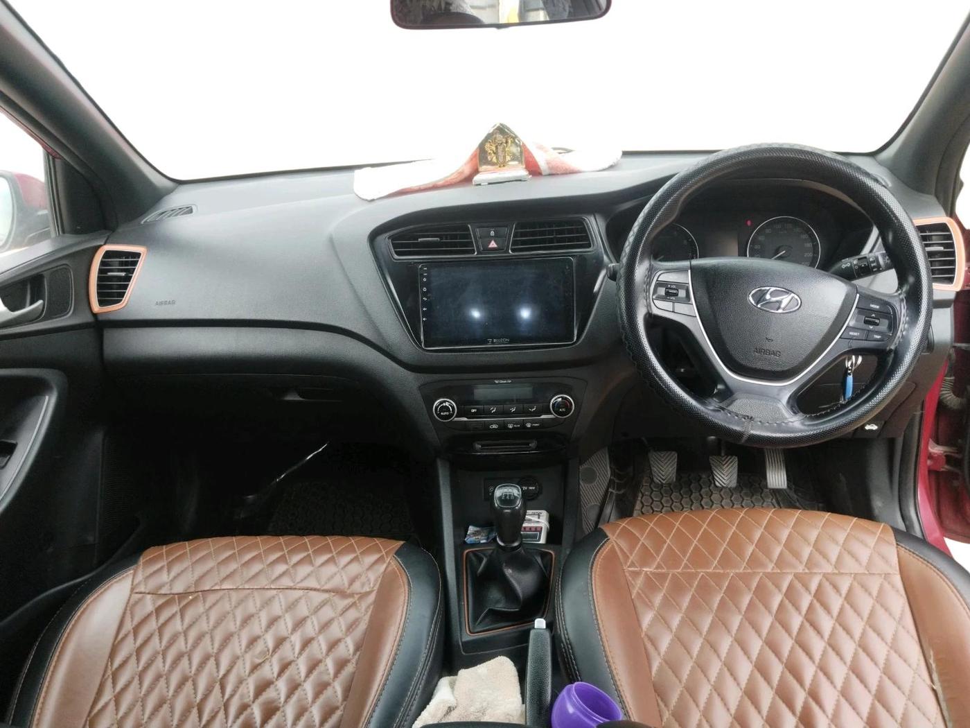 2017 Hyundai Elite i20 ASTA 1.2 DUAL TONE, CNG, Manual, 1,12,442 km, interior