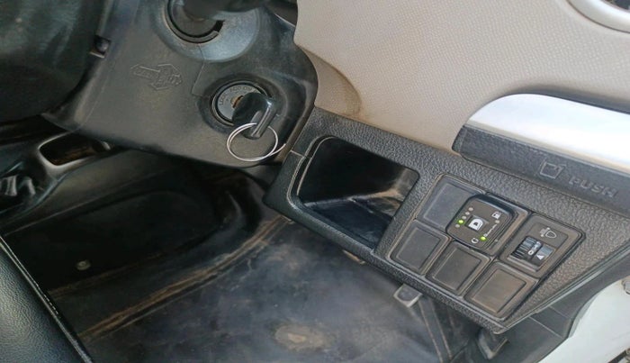 2013 Maruti Wagon R 1.0 LXI, CNG, Manual, 1,31,135 km, interior