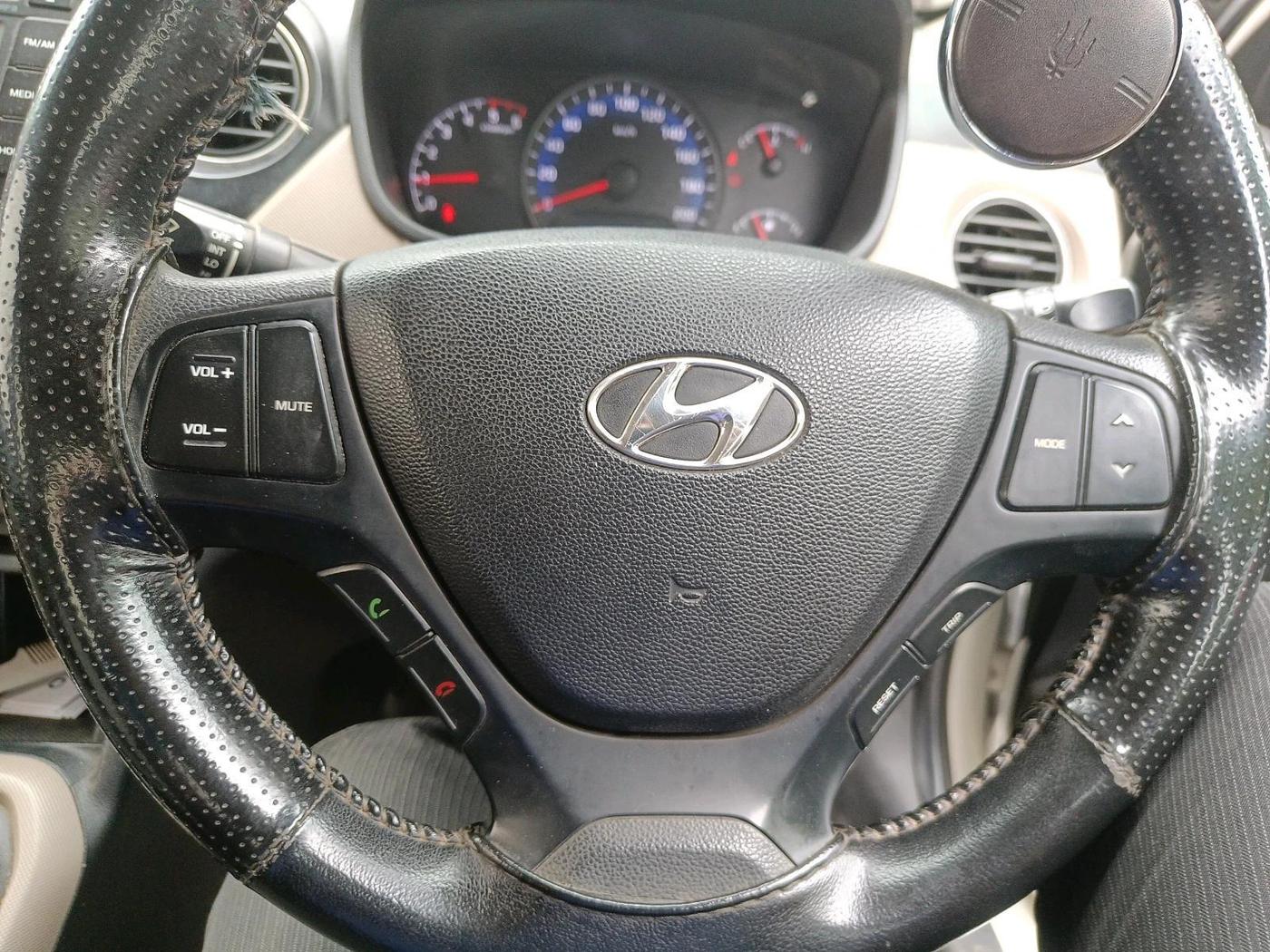 2015 Hyundai Xcent S 1.1 CRDI, Diesel, Manual, 1,60,625 km, interior