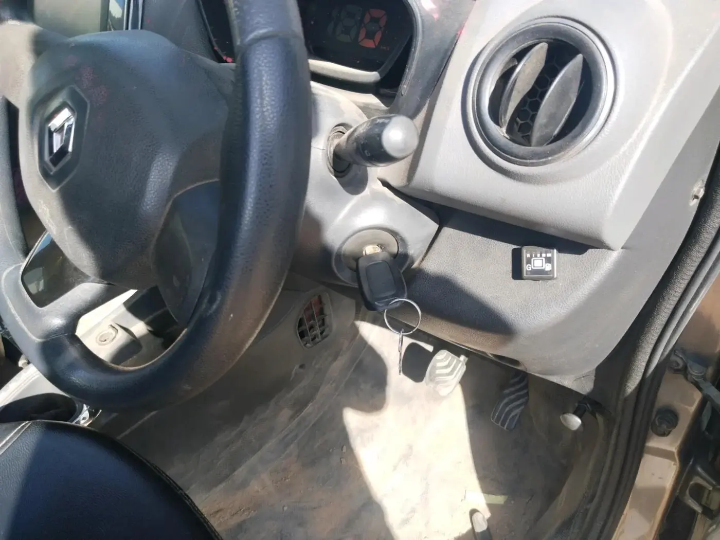 2016 Renault Kwid RXT 1.0, CNG, Manual, 1,75,225 km, interior