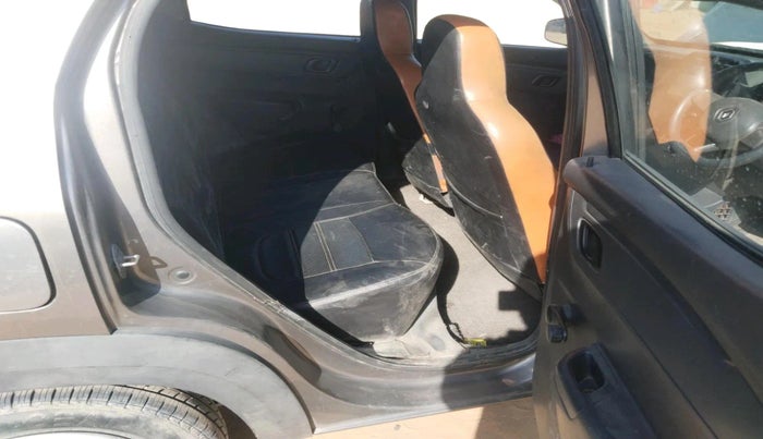 2016 Renault Kwid RXT 1.0, CNG, Manual, 1,75,225 km, interior