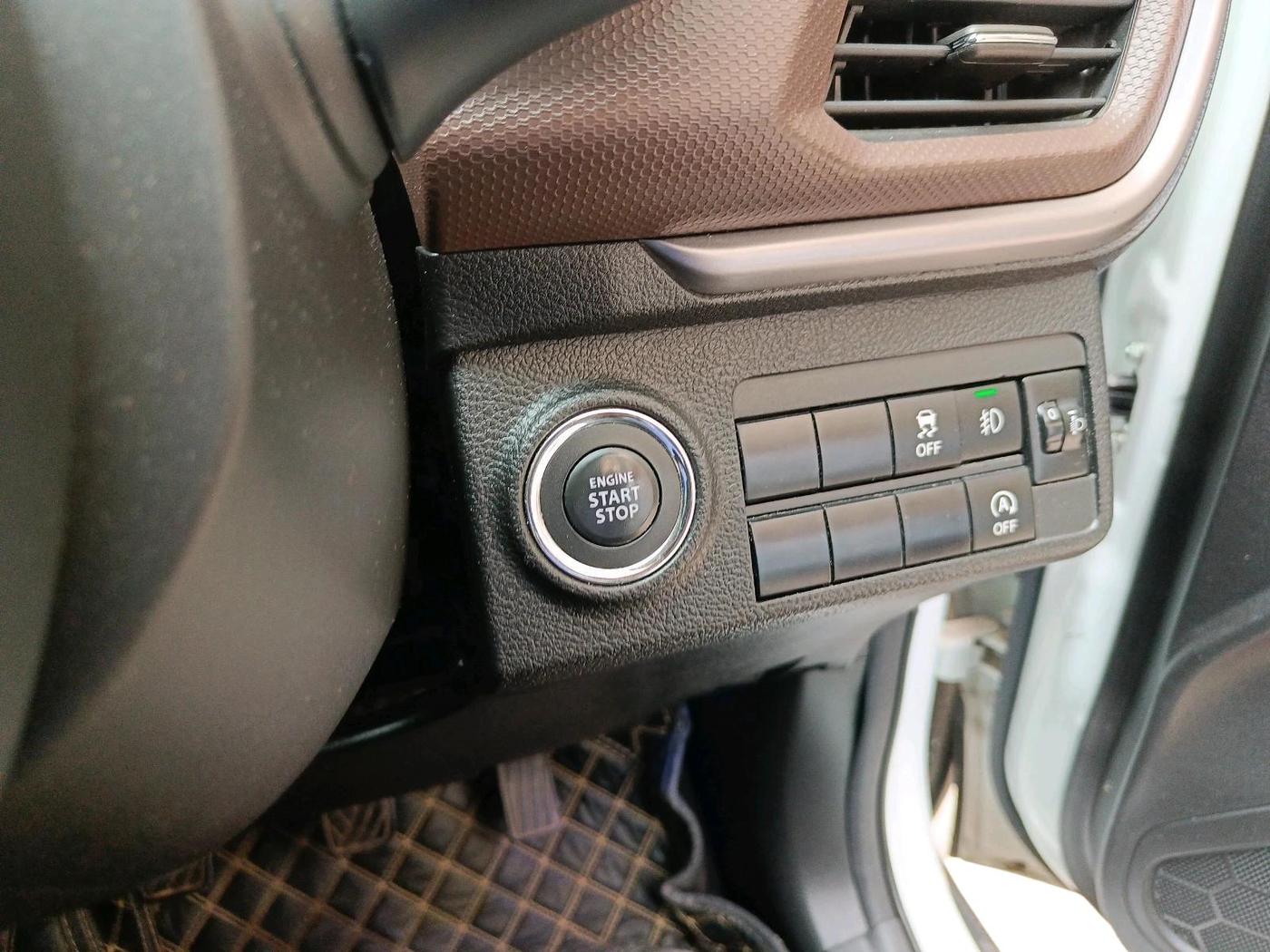 2022 Maruti BREZZA ZXI SMART HYBRID , Petrol, Manual, 28,596 km, interior