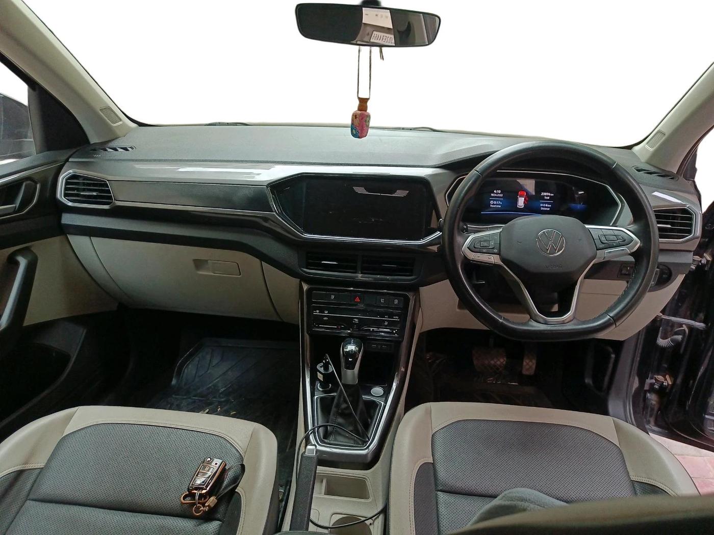 2024 Volkswagen TAIGUN TOPLINE 1.0 TSI AT, Petrol, Automatic, 23,894 km, interior