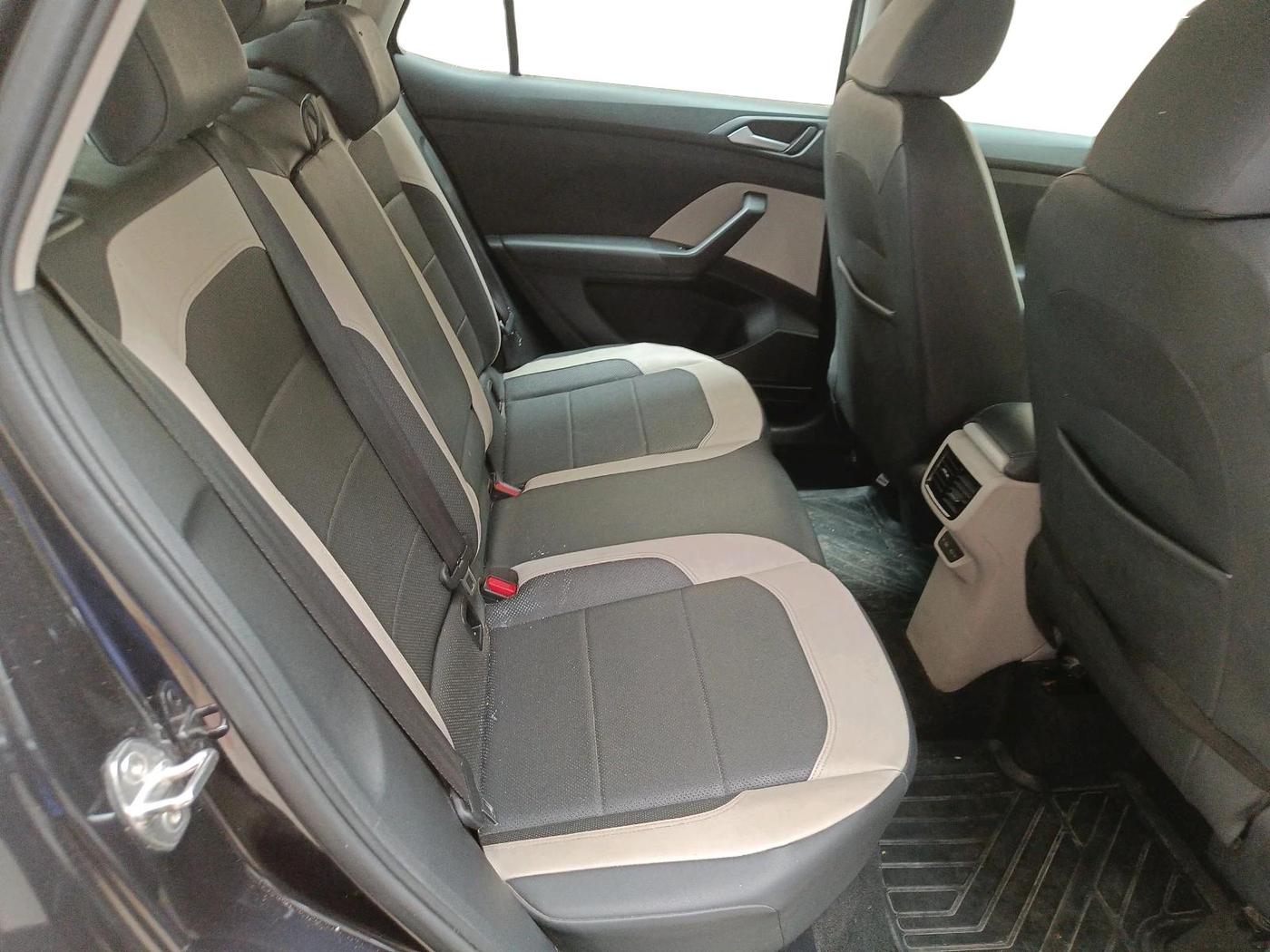 2024 Volkswagen TAIGUN TOPLINE 1.0 TSI AT, Petrol, Automatic, 23,894 km, interior