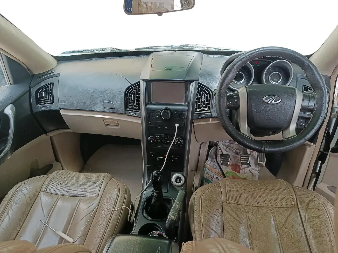 2015 Mahindra XUV500 W10, Diesel, Manual, 1,85,000 km, interior