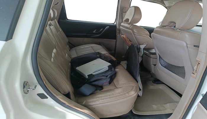 2015 Mahindra XUV500 W10, Diesel, Manual, 1,75,665 km, interior