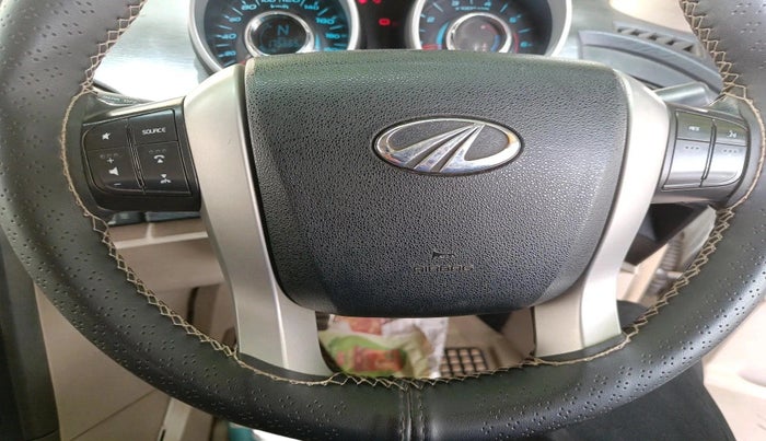 2015 Mahindra XUV500 W10, Diesel, Manual, 1,75,665 km, interior