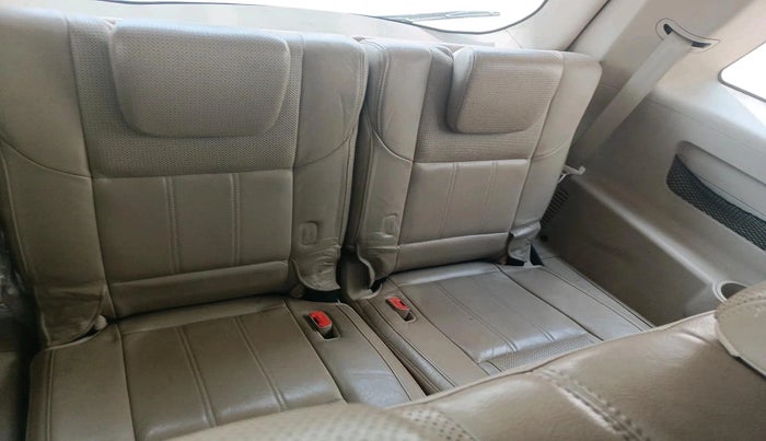 2015 Mahindra XUV500 W10, Diesel, Manual, 1,75,665 km, interior