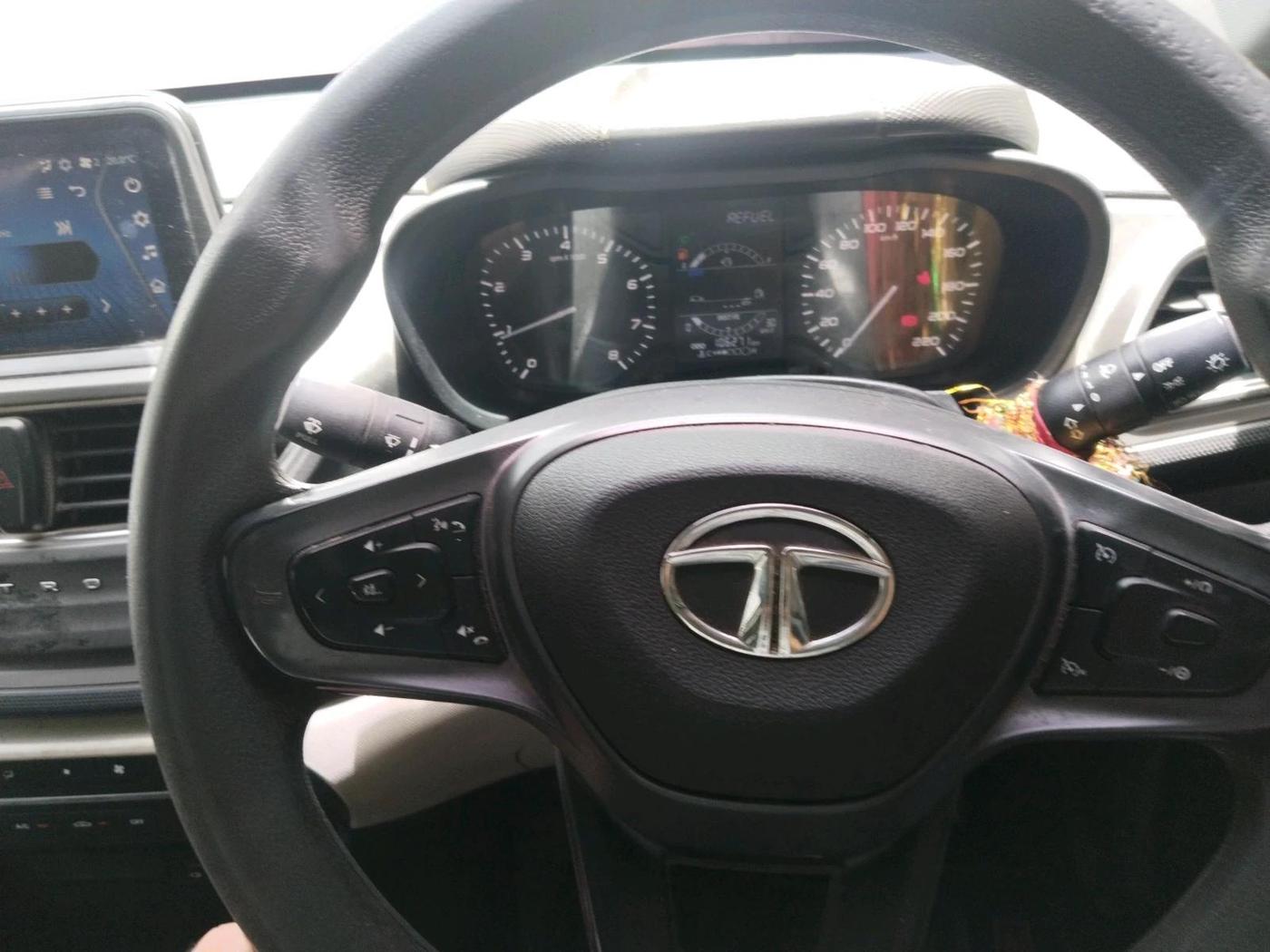 2022 Tata ALTROZ XT PETROL, CNG, Manual, 1,06,271 km, interior