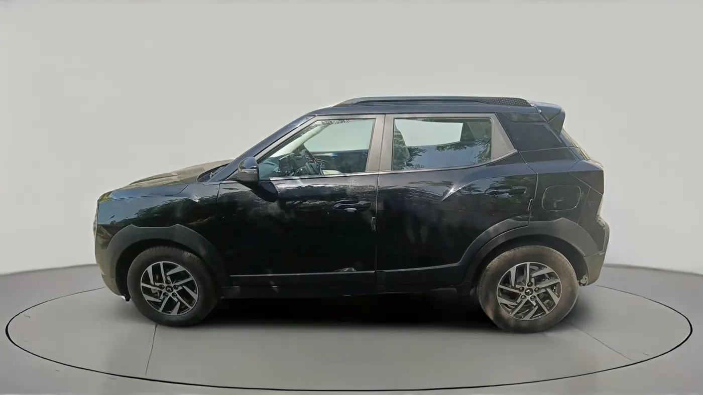 2025 Mahindra XUV 3XO AX5 1.2 L TCMPFi, Petrol, Manual, 8,407 km, exterior