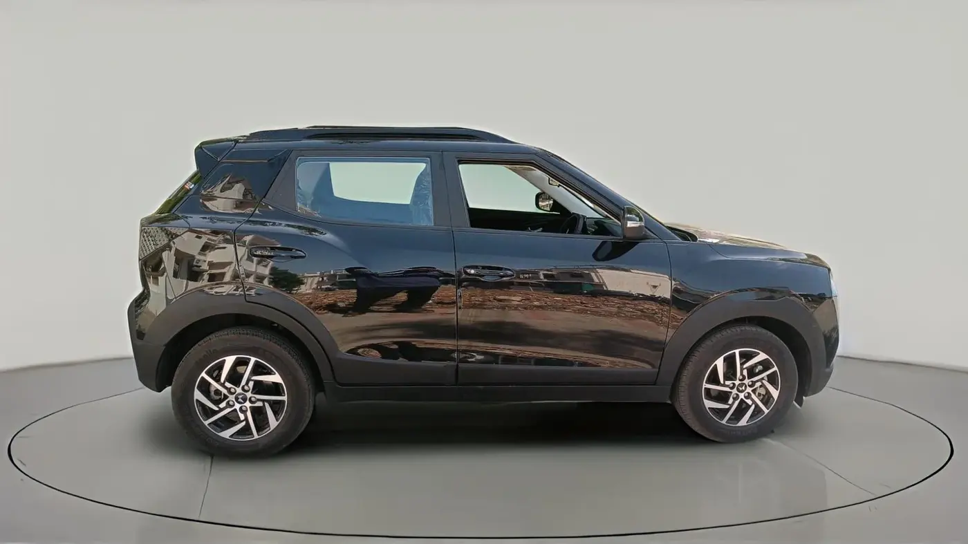 2025 Mahindra XUV 3XO AX5 1.2 L TCMPFi, Petrol, Manual, 8,407 km, exterior
