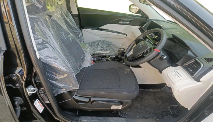 2025 Mahindra XUV 3XO AX5 1.2 L TCMPFi, Petrol, Manual, 8,407 km, interior