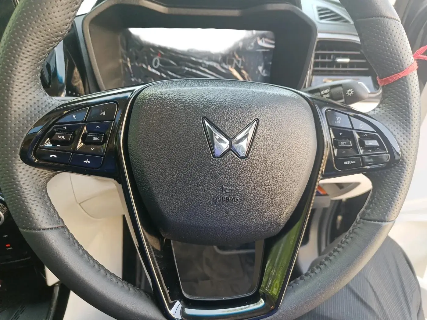 2025 Mahindra XUV 3XO AX5 1.2 L TCMPFi, Petrol, Manual, 8,407 km, interior