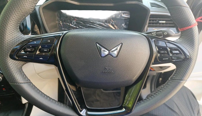 2025 Mahindra XUV 3XO AX5 1.2 L TCMPFi, Petrol, Manual, 8,407 km, interior