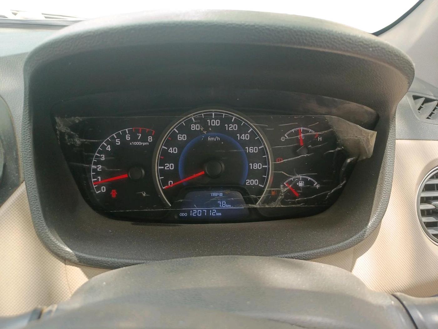 2015 Hyundai Grand i10 SPORTZ 1.2 KAPPA VTVT, CNG, Manual, 1,20,712 km, interior
