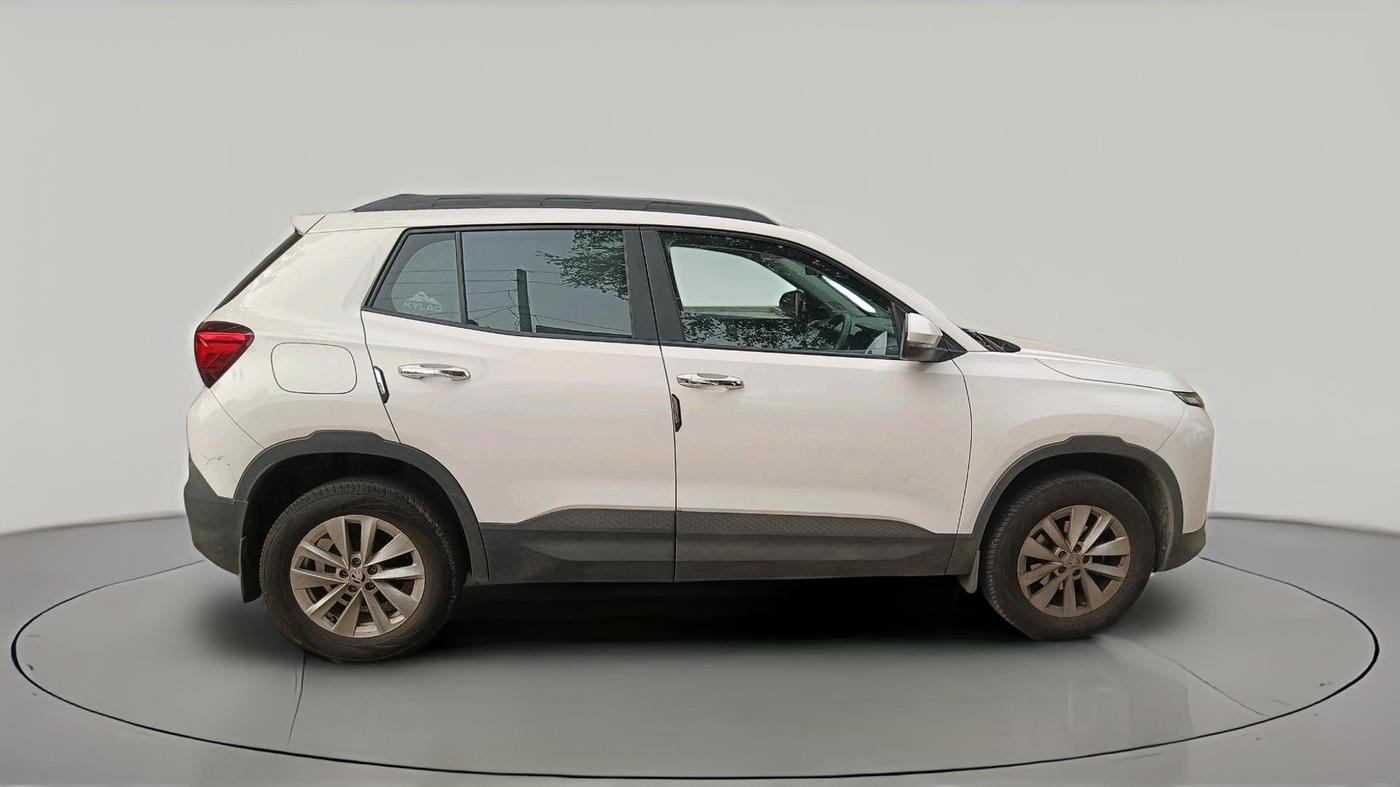 2025 Skoda Kylaq Signature Plus AT, Petrol, Automatic, 4,554 km, exterior