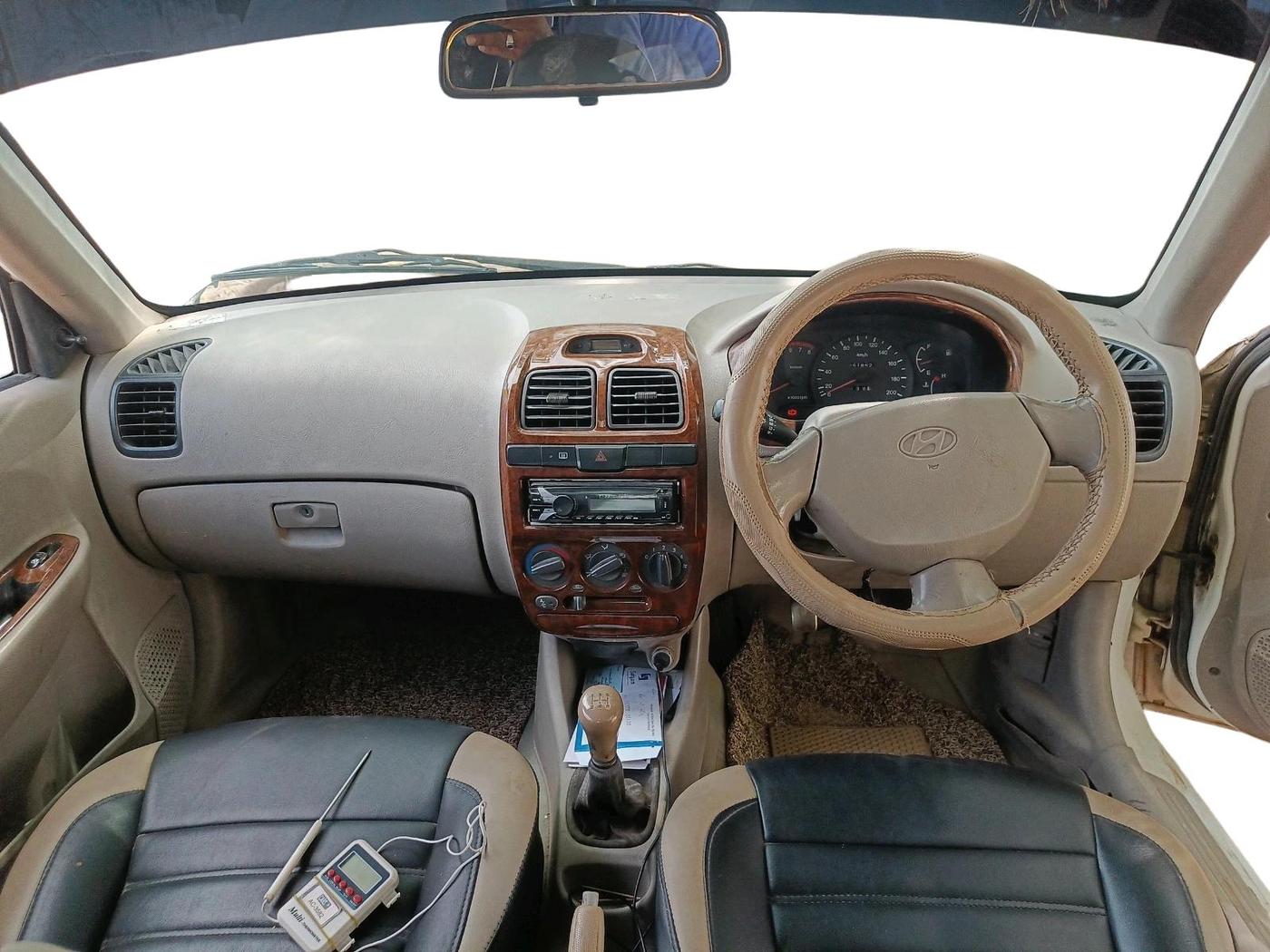 2011 Hyundai Accent GLE, CNG, Manual, 2,51,852 km, interior
