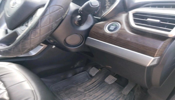 2022 Tata Harrier XT 2.0L KRYOTEC, Diesel, Manual, 28,365 km, interior