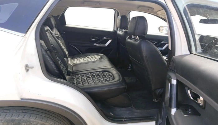 2022 Tata Harrier XT 2.0L KRYOTEC, Diesel, Manual, 28,365 km, interior