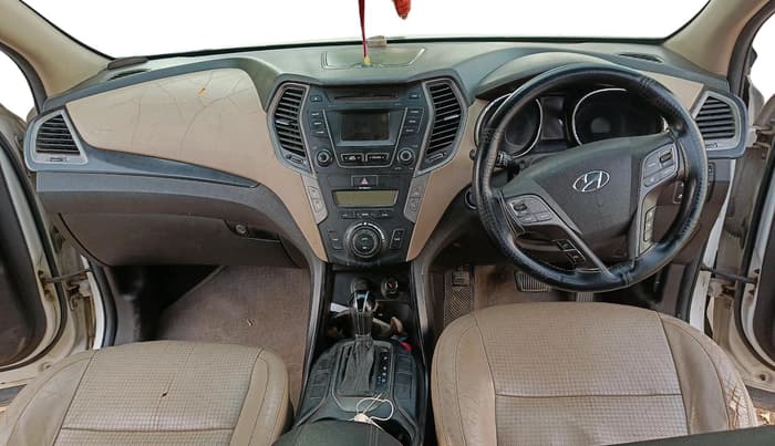 2014 Hyundai Santa Fe 4 WD AT, Diesel, Automatic, 2,92,905 km, interior