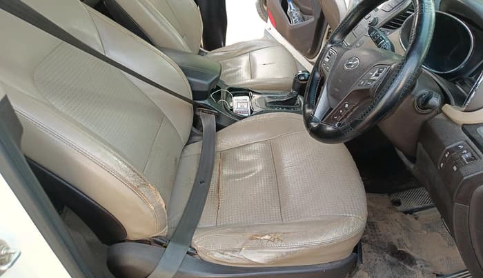 2014 Hyundai Santa Fe 4 WD AT, Diesel, Automatic, 2,92,905 km, interior