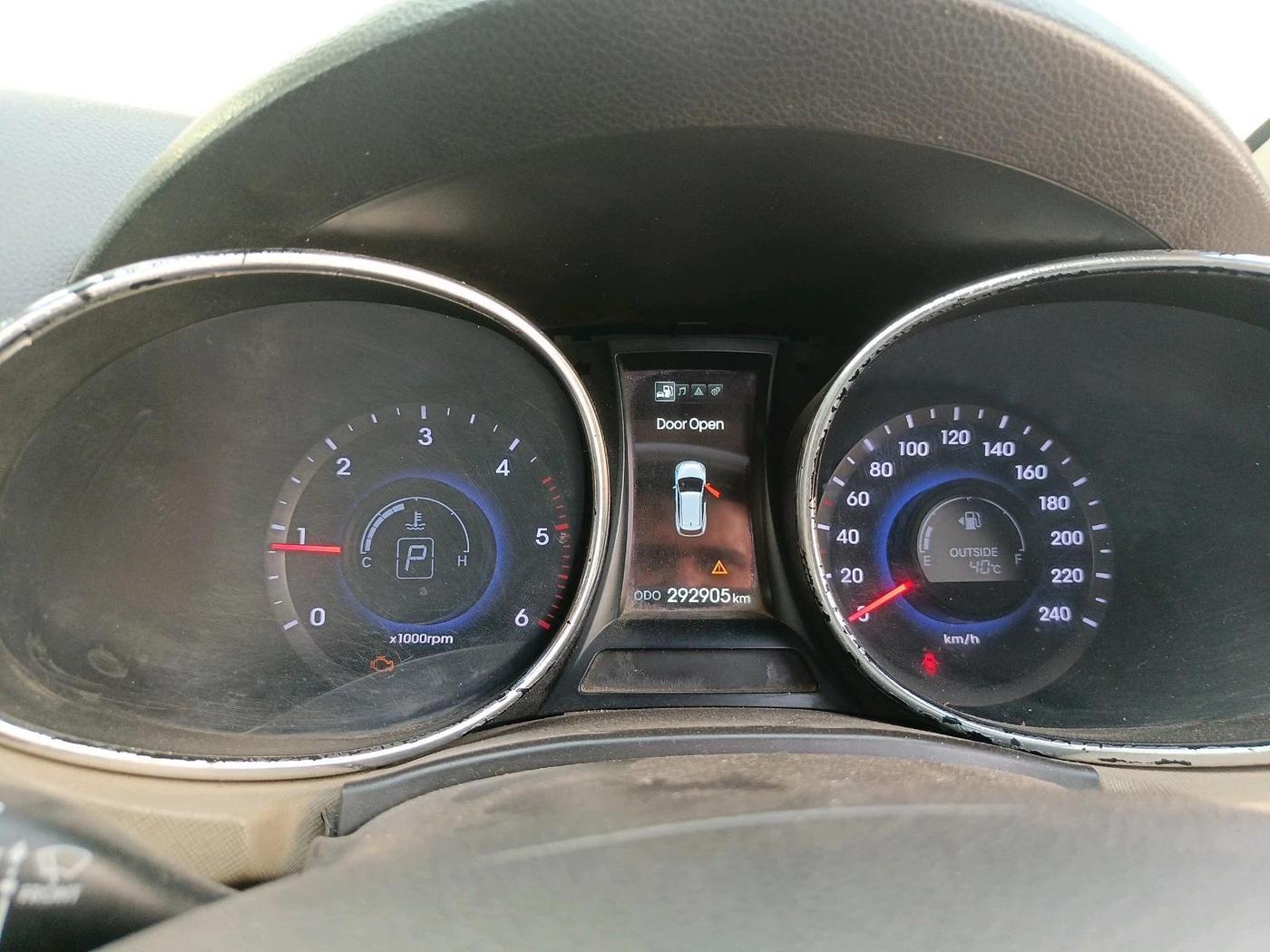 2014 Hyundai Santa Fe 4 WD AT, Diesel, Automatic, 2,92,905 km, interior
