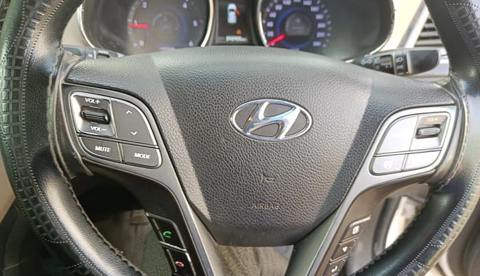 2014 Hyundai Santa Fe 4 WD AT, Diesel, Automatic, 2,92,905 km, interior