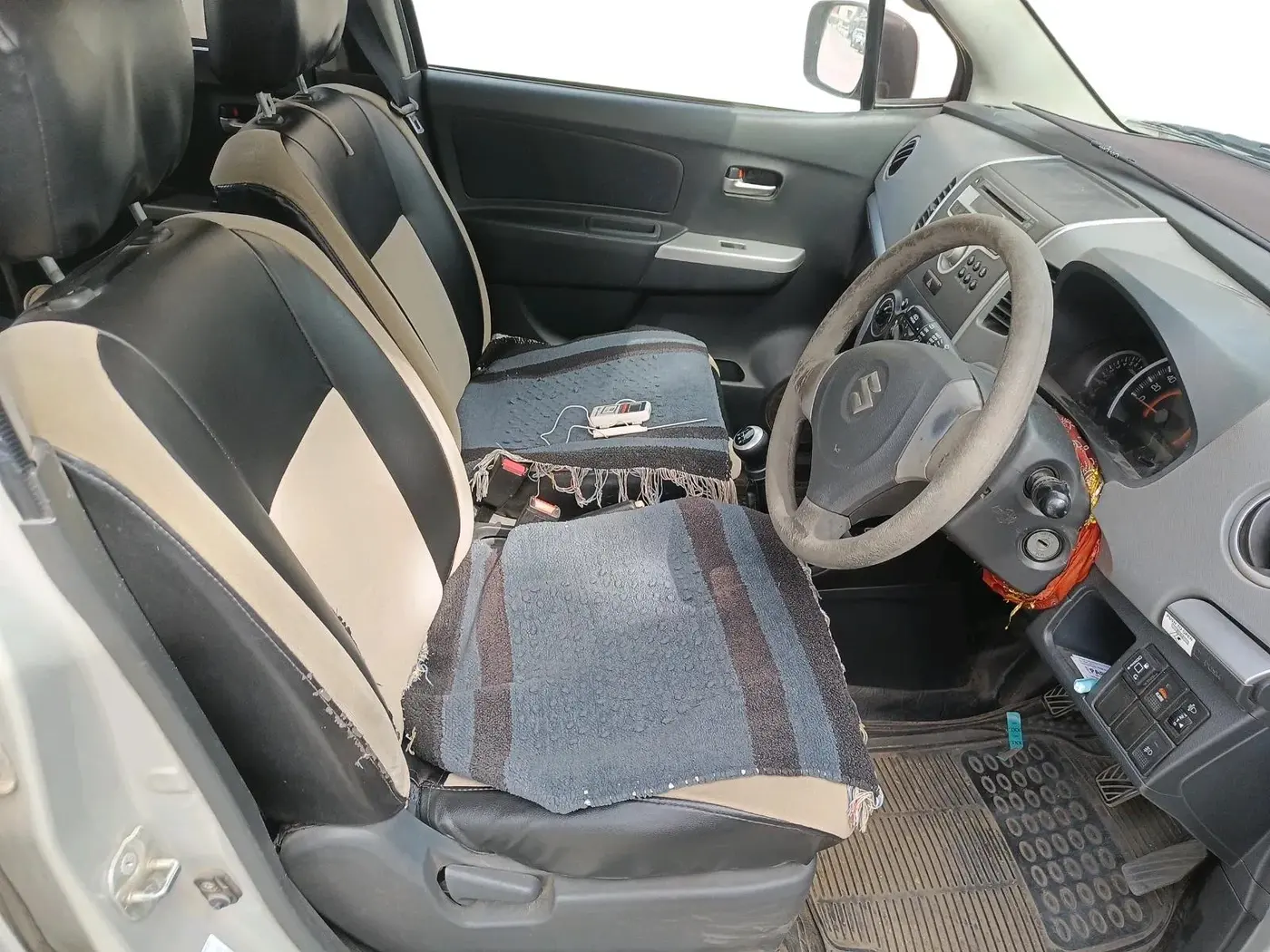 2012 Maruti Wagon R 1.0 VXI, CNG, Manual, 1,22,015 km, interior