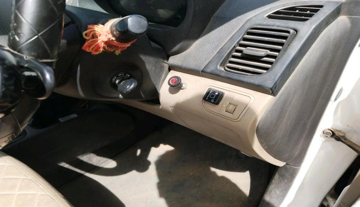 2011 Hyundai Eon D-LITE, CNG, Manual, 2,18,234 km, interior