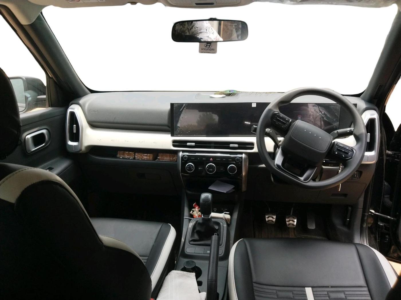 2025 Hyundai VENUE HX 5 1.5 Diesel MT, Diesel, Manual, 10,961 km, interior